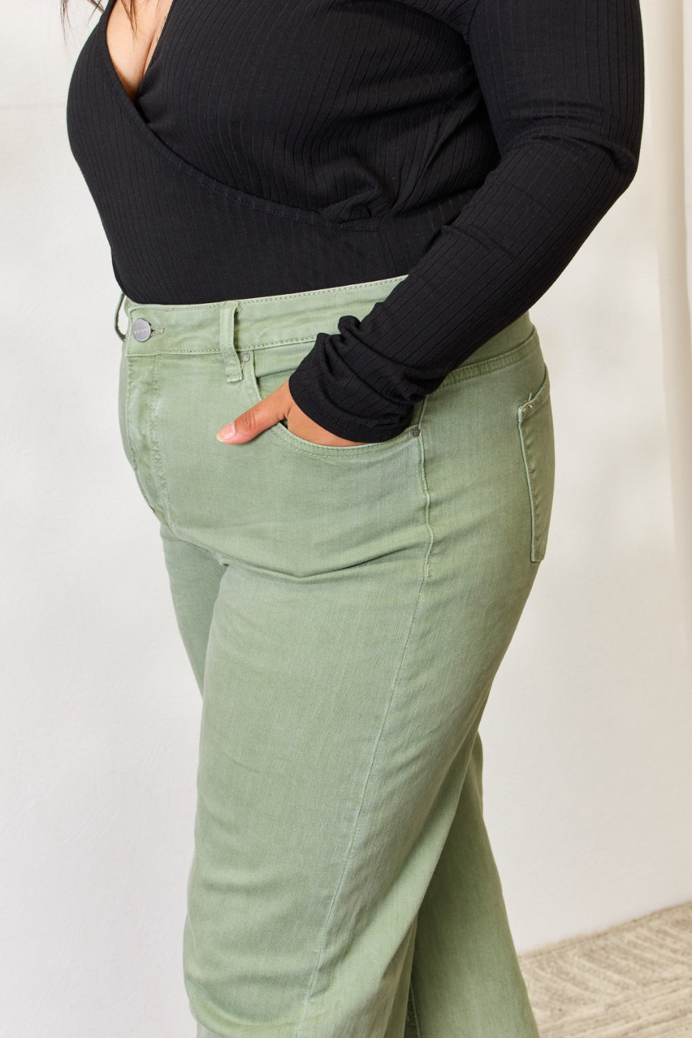 Raw Hem Wide-Leg Jeans