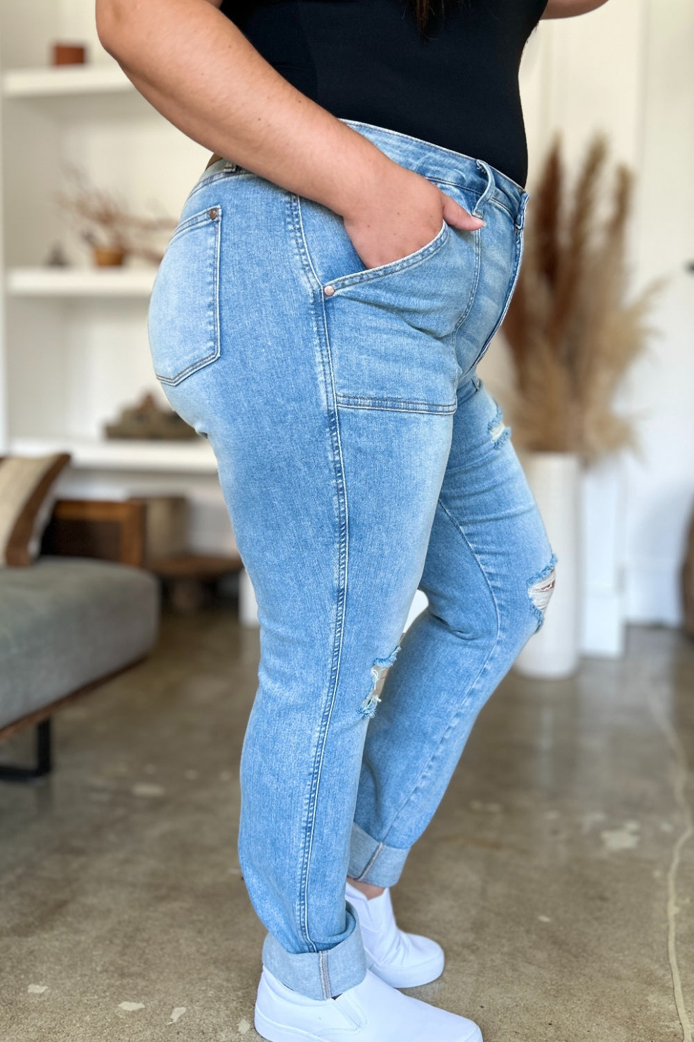 Distressed Straight Jeans with Patch Pockets